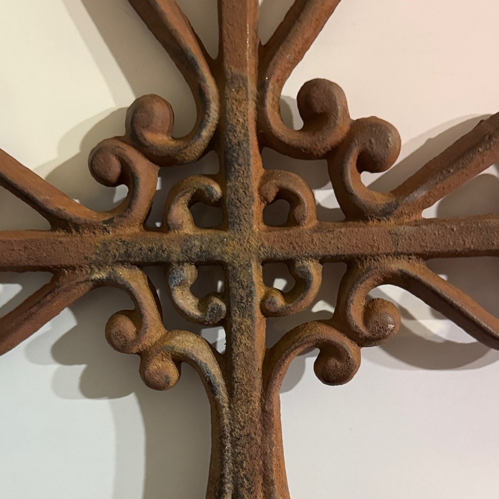Vintage Decorative iron Wall Cross - Picture 2 of 7